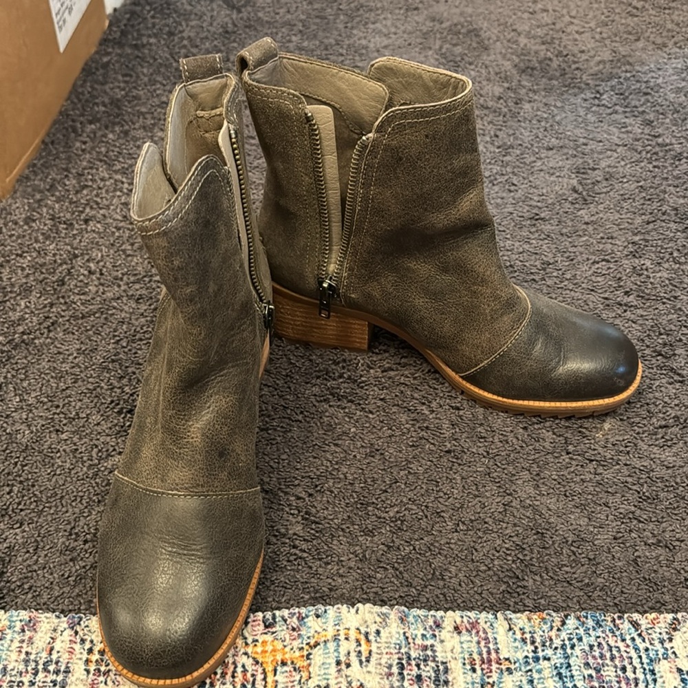 Sorel booties - Picture 2 of 5